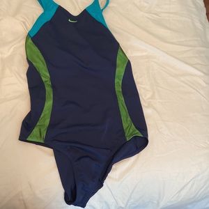 Nike woman's one piece swim suit XL Gently used
